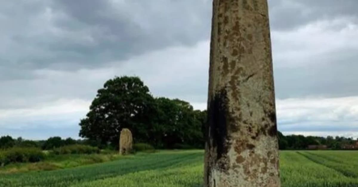 Prehistoric builders transported Devil's Arrows 11 miles