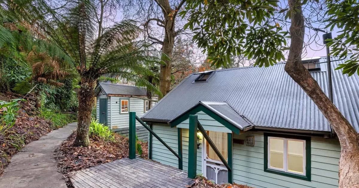 Old workers cottage on the doorstep of famous Puffing Billy rail track hits market