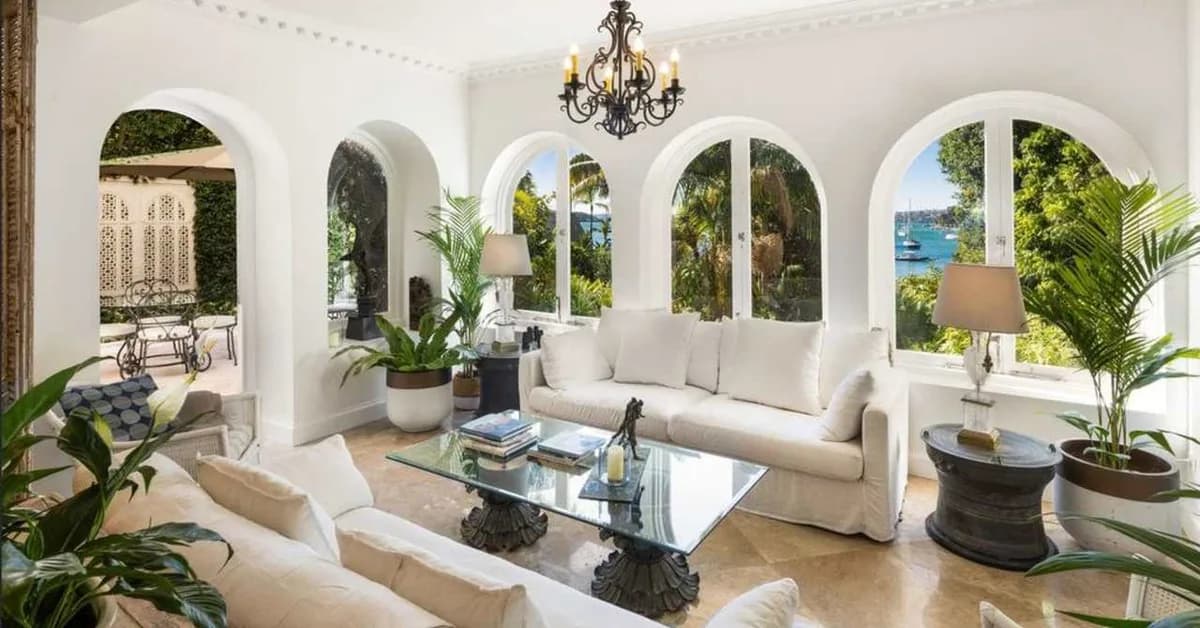 Caterer Simone Logue lists Del Rio apartment for August auction