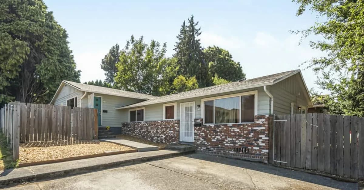 Woodlawn Late Mid-Century Duplex
