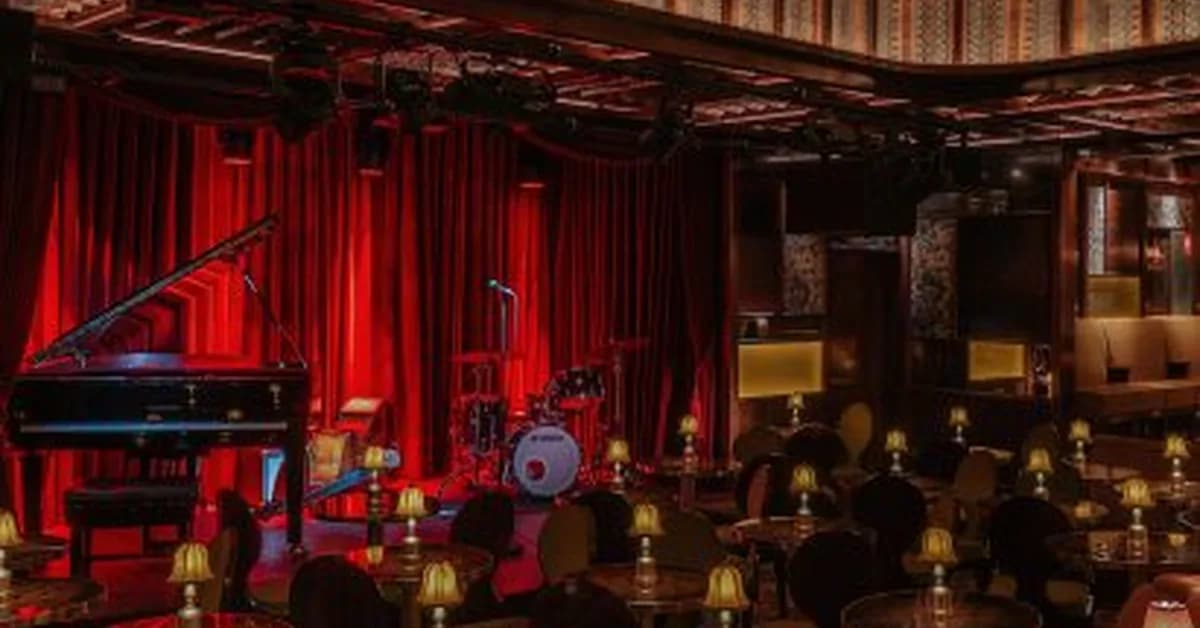 Upstairs at Ronnie's is an intimate venue designed to help guests "lose their sense of time"