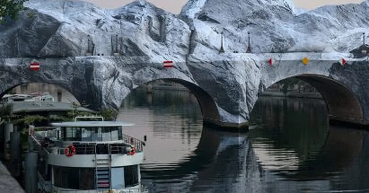 Wind damage delays opening of JR's Pont Neuf inflatable in Paris
