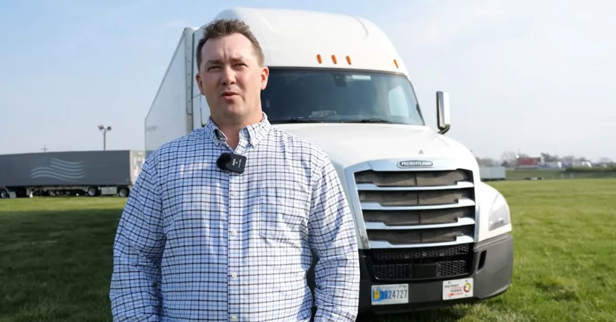 Listen to a Passionate Trucker Explain How He Gets 10 MPG From His Freightliner