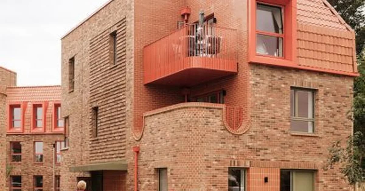 Arts and Crafts details enliven London housing by Metropolitan Workshop