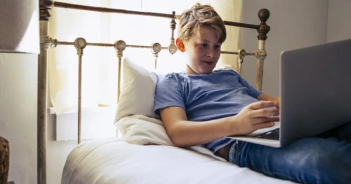 Boy developed "toasted skin" condition from using a laptop every day