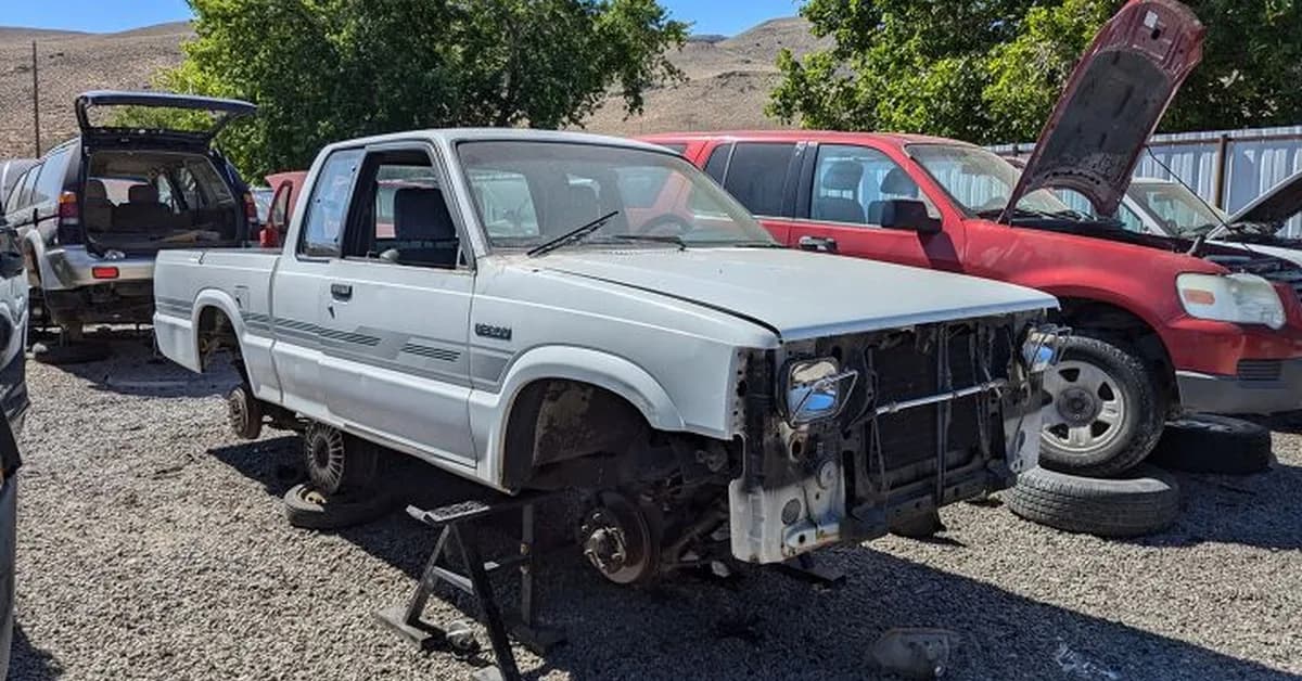 Junkyard Find: 1992 Mazda B2200 SE-5 Cab Plus