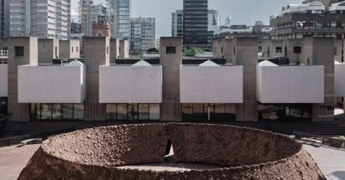 Delcy Morelos creates monumental soil installation by hand at the Barbican