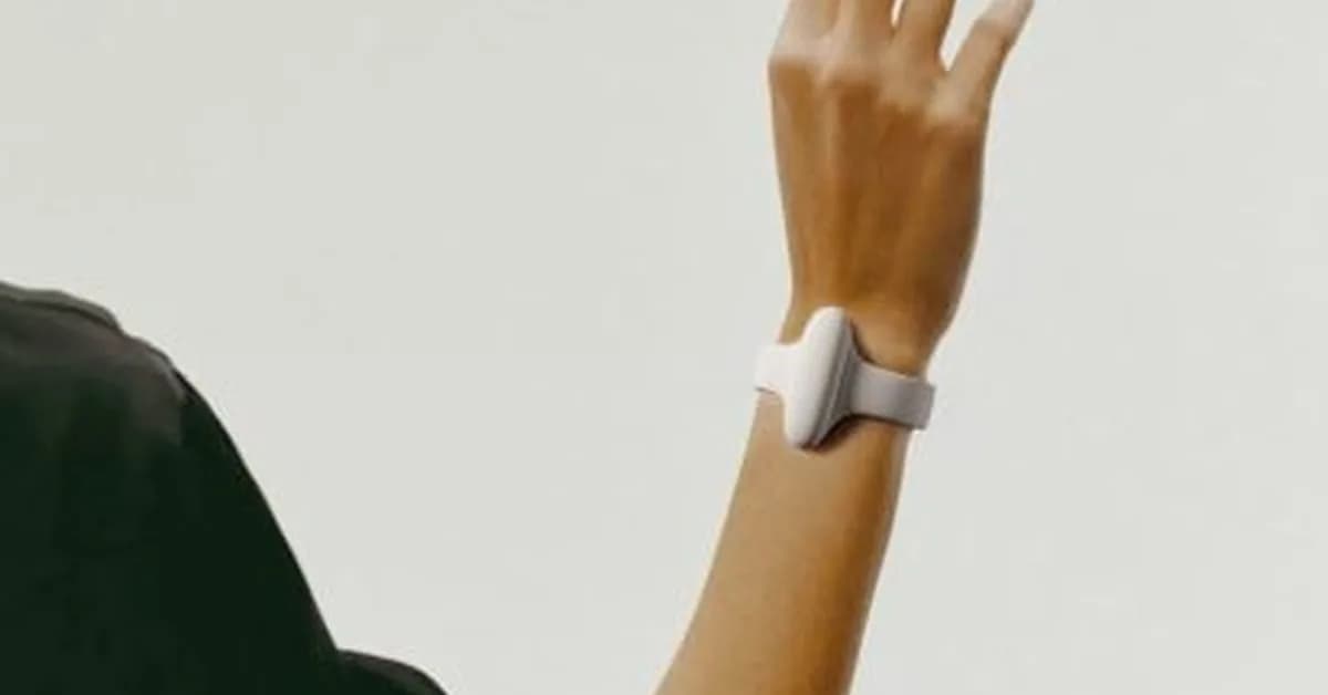 Bracelet that translates sign language into speech wins Rimowa Design Prize