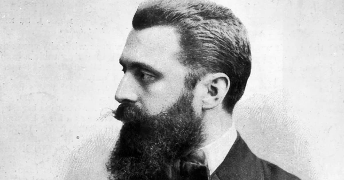 Julian Casablancas criticizes "privilege of Zionists living in the United States"