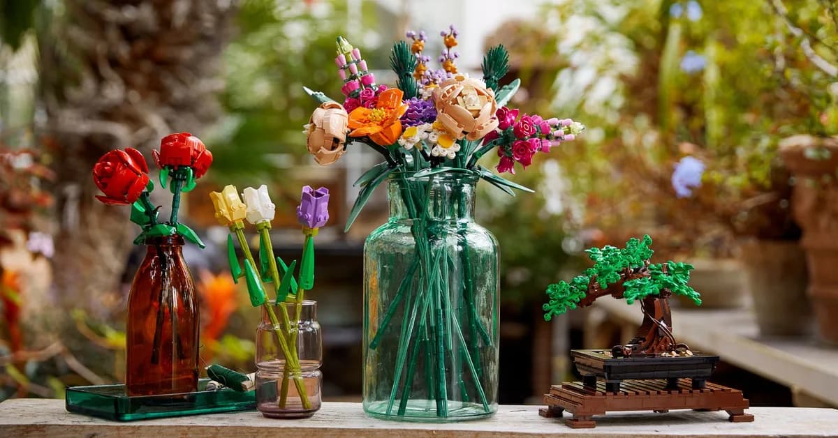 Macy's Just Dropped a Ridiculously Good Deal on LEGO Flower Sets That Only Lasts One Day