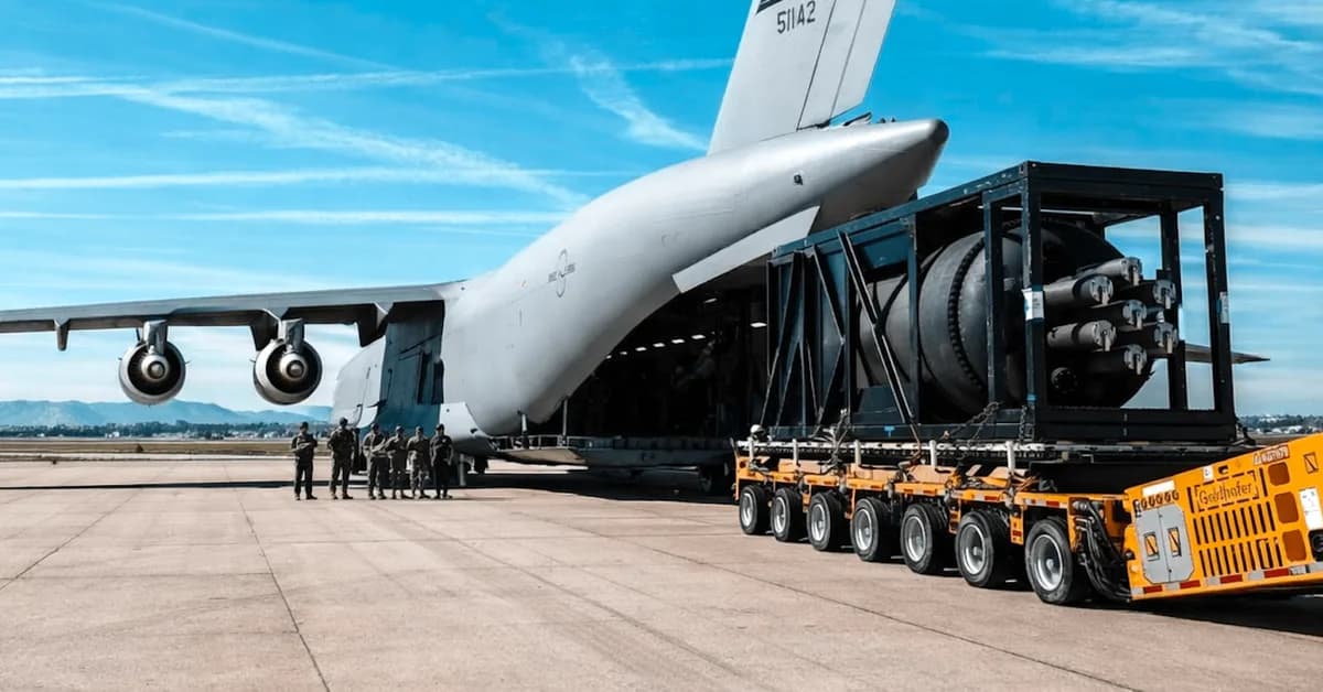 World's first: US Air Force deploys portable nuclear power station [video]