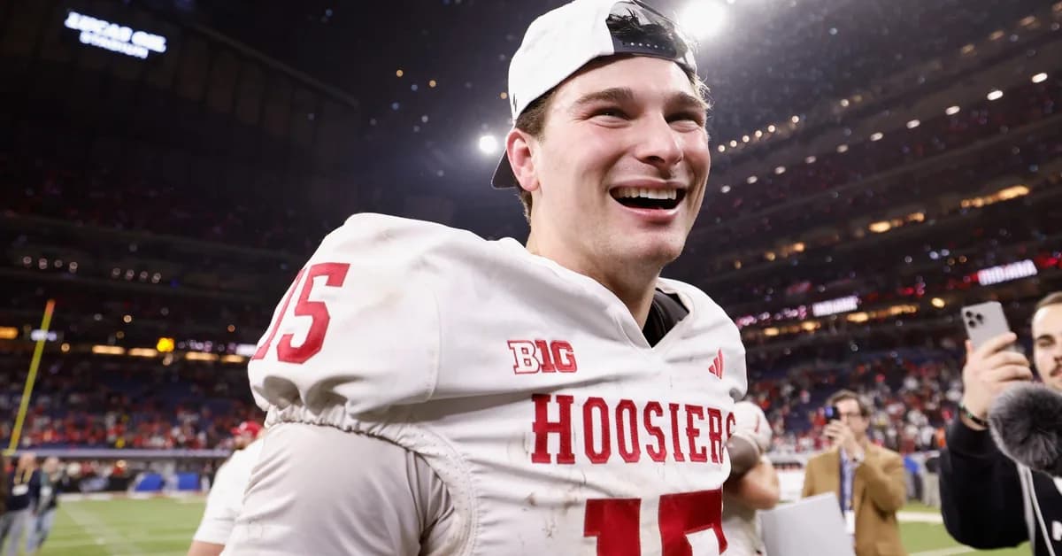 No. 1 NFL Draft Pick Fernando Mendoza Celebrates With His Parents at $2.5 Million Miami Home After Being Signed by Raiders