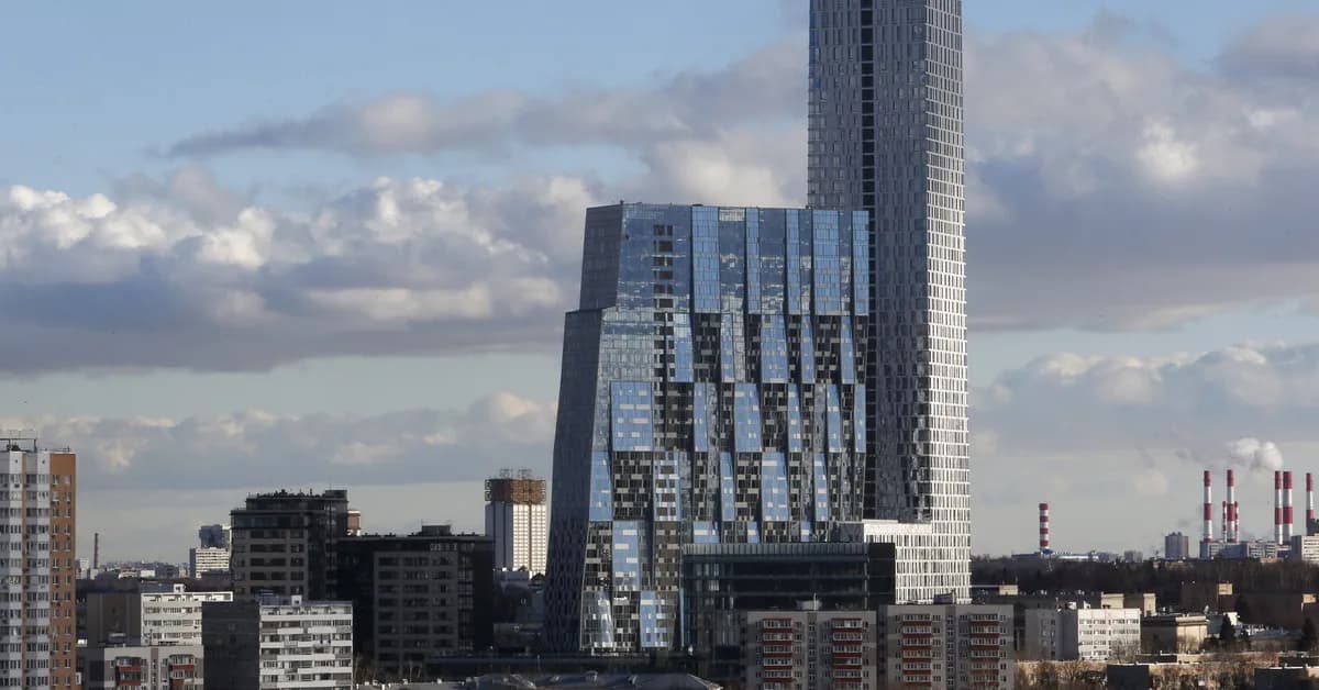 Ukraine struck a luxury skyscraper 4 miles from the Kremlin, threatening Moscow's Victory Day parade