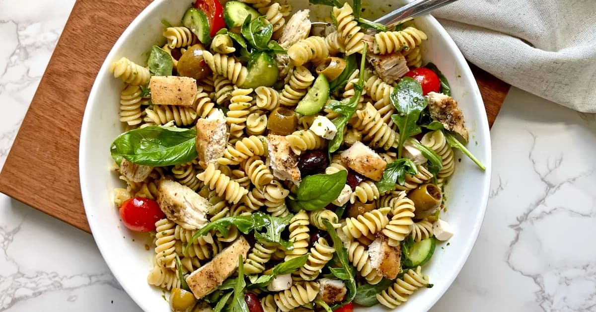 I'm a registered dietitian. These 4 protein-packed lunches are delicious and take less than 20 minutes to make.