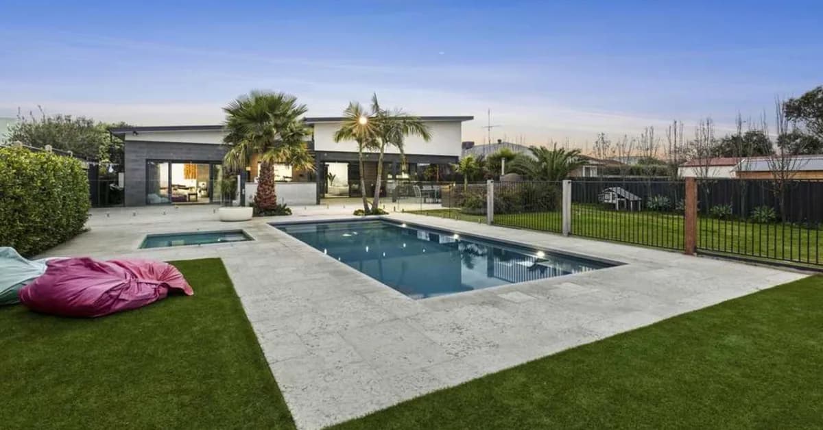 Leopold entertainer built on 'secret' block hits market for $2.2m