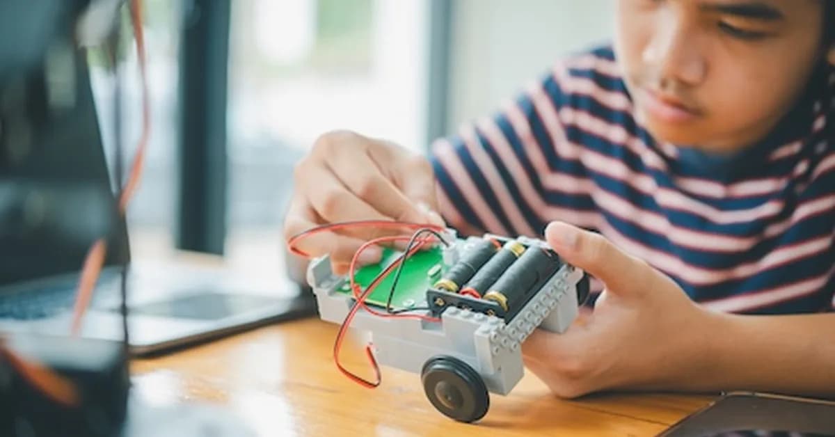 We're losing STEM teachers'here are 5 ways to keep them and grow the ones we need