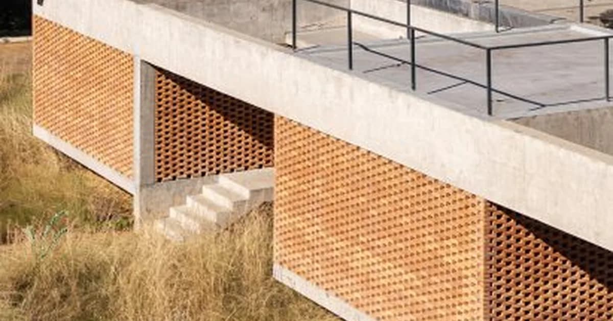 Bloco Arquitetos creates "house without windows" in Brazil