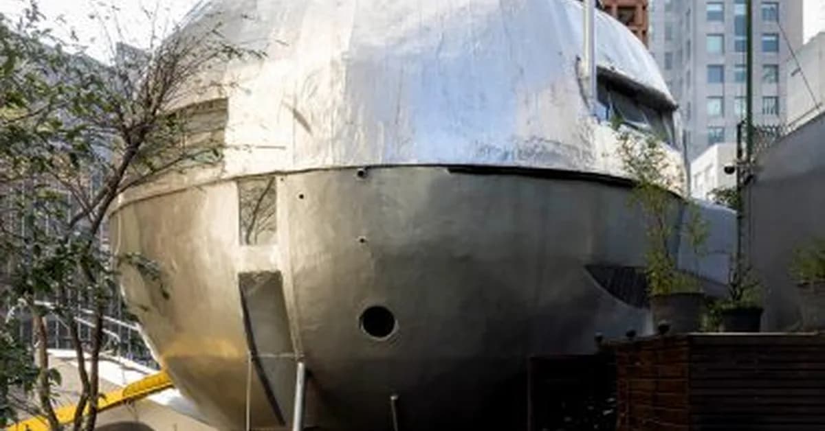 "Spaceship vibes" of Eduardo Longo's Casa Bola form setting for São Paulo exhibition