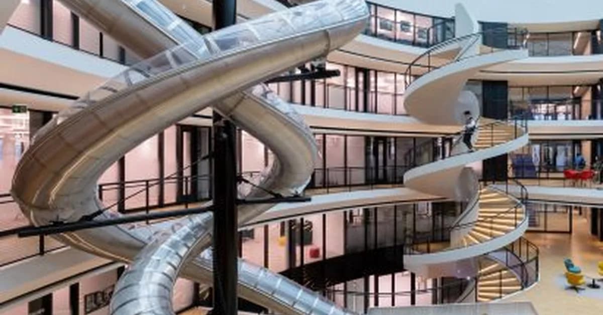 Bernard Tschumi Architects winds helical slides through school science centre
