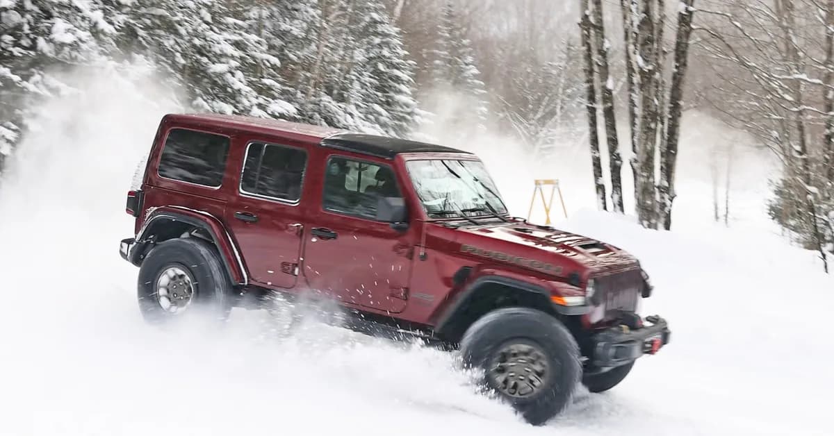 'Scary Fast': Brave Man Flings a V8 Jeep Wrangler 392 Down a Snow Rally Stage