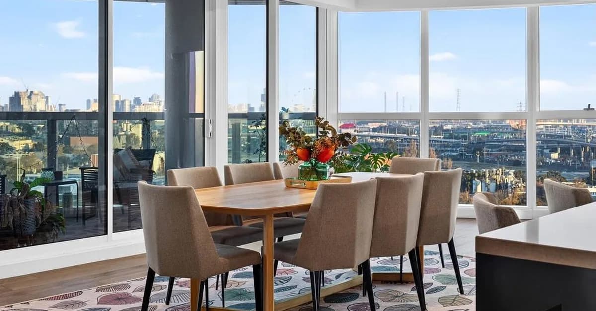Kevin Sheedy, Wayne Carey back $2.4m North Melbourne pad