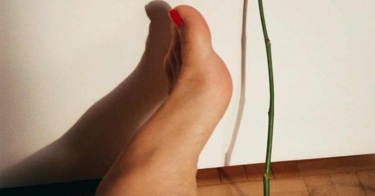 9 Pedicure Tips To Spruce Up Dry Feet, From A Top Foot Doctor