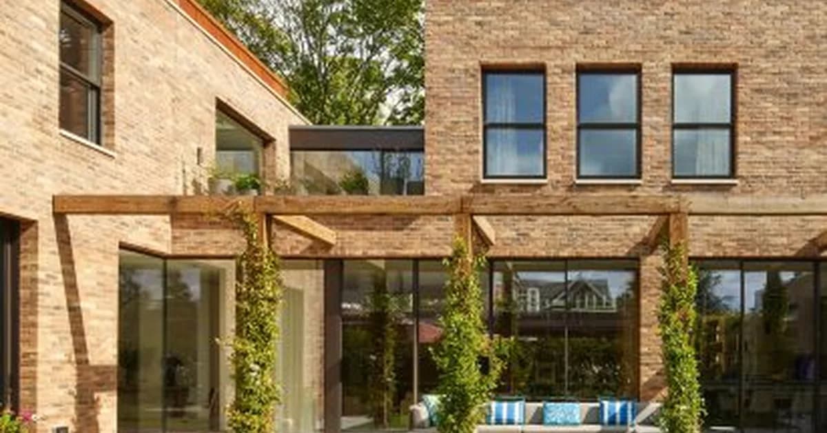 Musson Brown Architects and Miltiadou Cook Mitzman complete "flatpack" Newcastle home