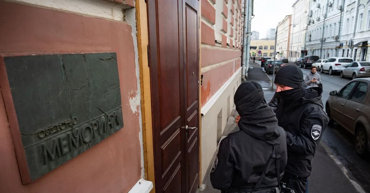 Russia bans Nobel-winning rights group, raids independent newspaper, in one day