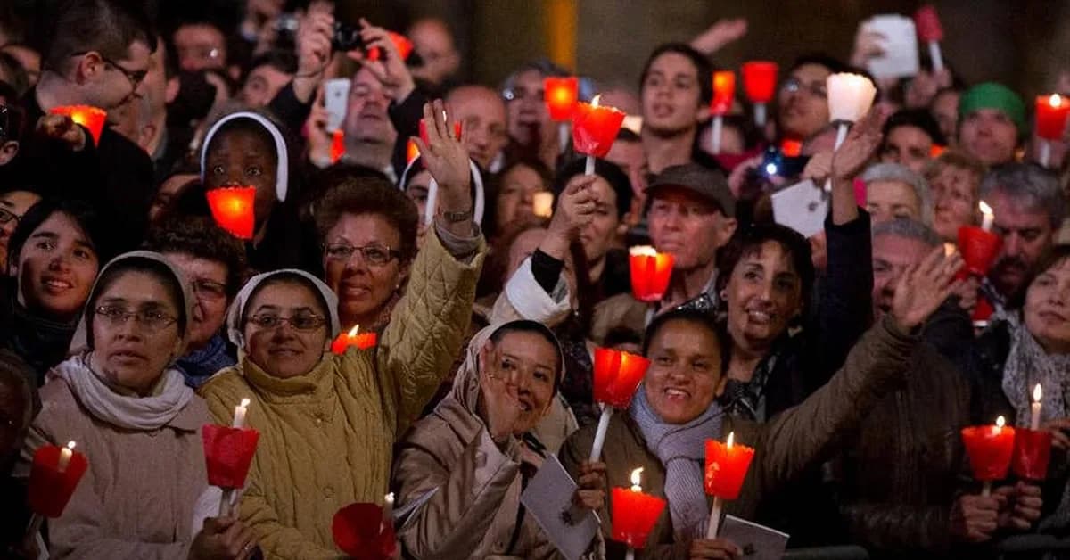 Pope leads torch-lit Colosseum procession before Easter