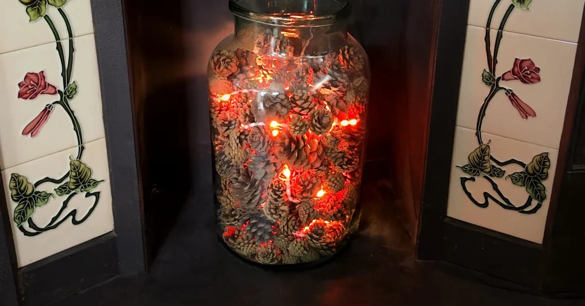 Simulating a glowing fireplace with an RP2040