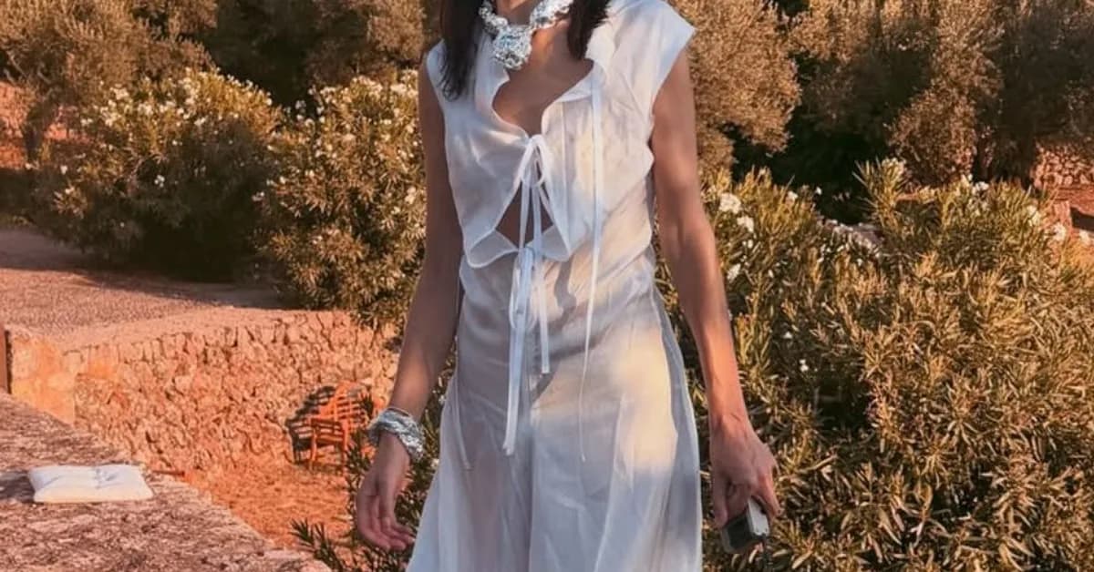 Over Flip-Flops and Sandals? Fashion People Are Styling This Closed-Toe Pre-Autumn Shoe Trend Instead