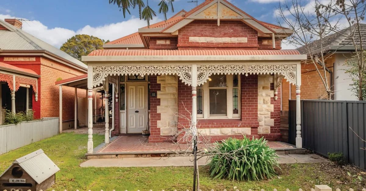 Six bidders fight at $952k cottage auction in Australian home price hotspot