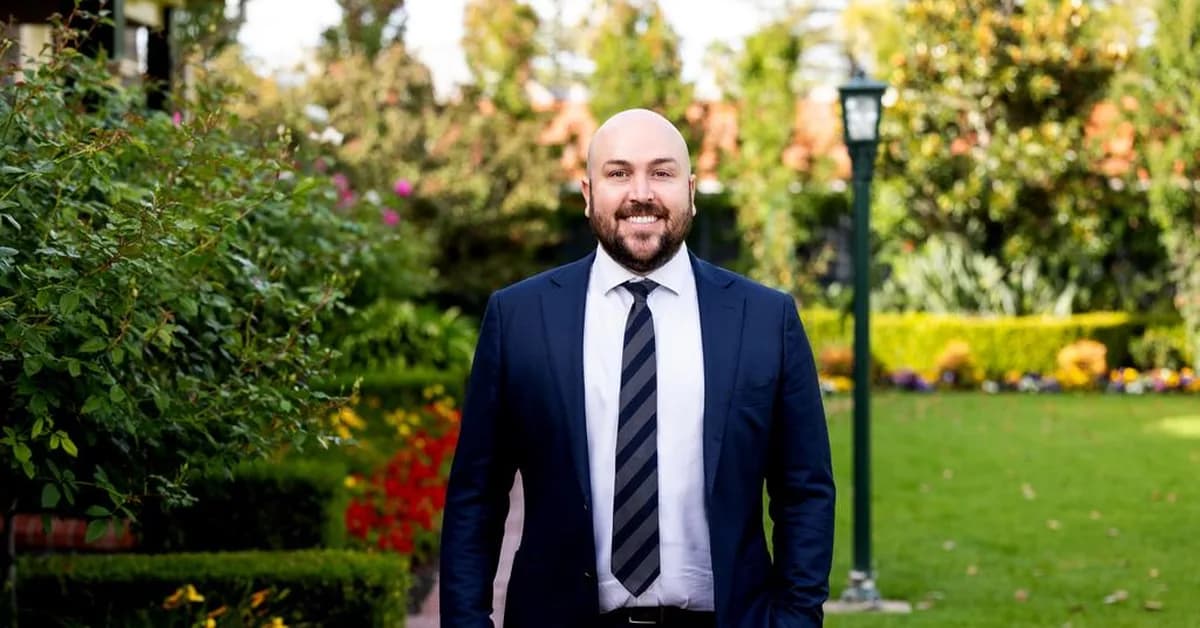 Adelaide auction buyers change strategy as market cools