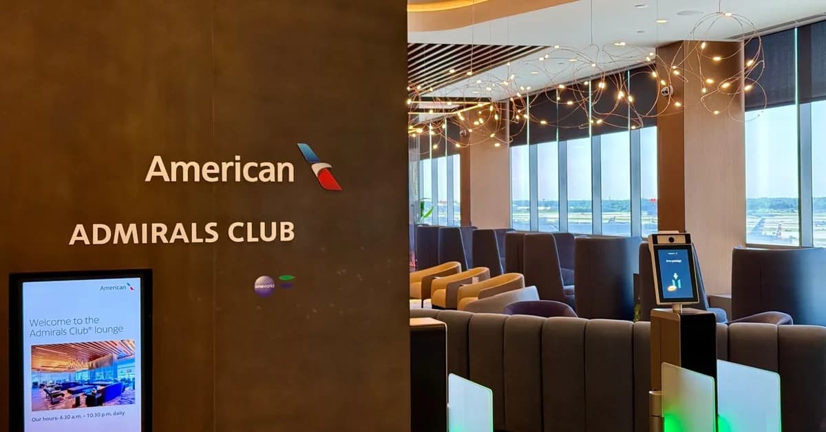 Way more than cheese cubes: American upgrades its lounge food with better (hot) meals