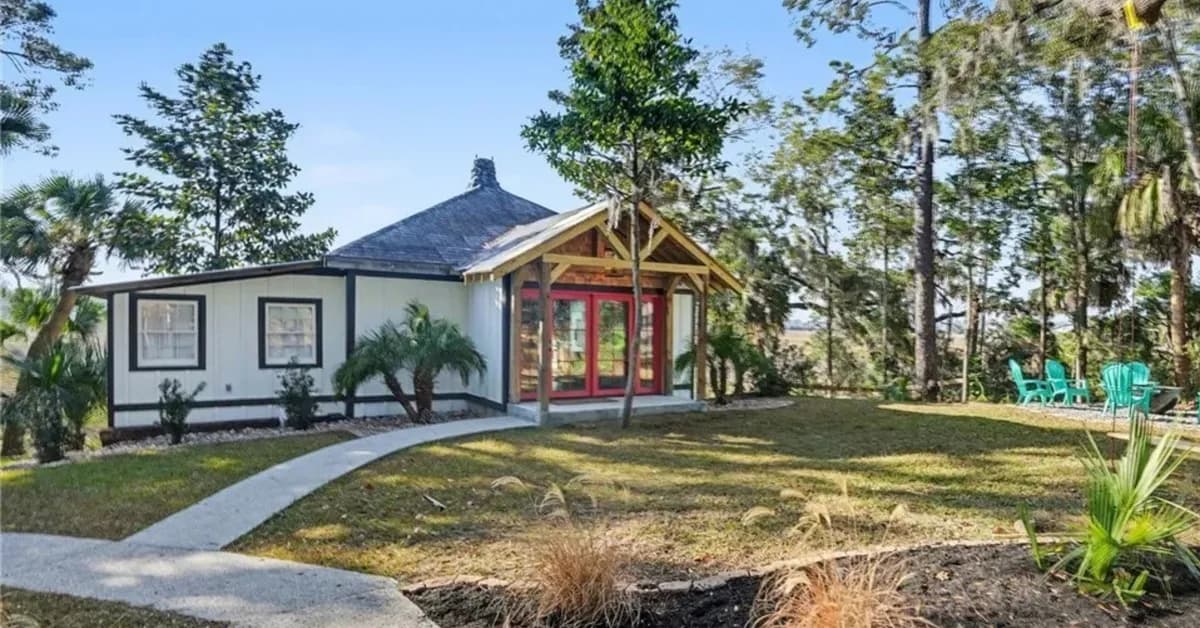 Former Savannah 'Shrimp Camp' That Was Turned Into an Idyllic Marsh Front Hideaway Aims To Lure in a New Owner for $1.3 Million