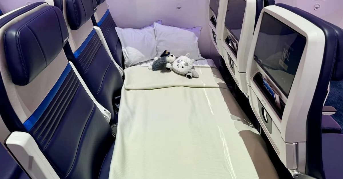 United Airlines to introduce economy seats that turn into 'couches' in 2027