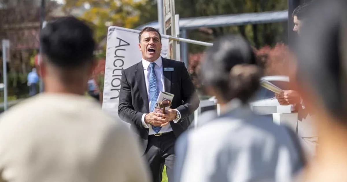 Sydney auctions: Top homes beat reserve in tough market