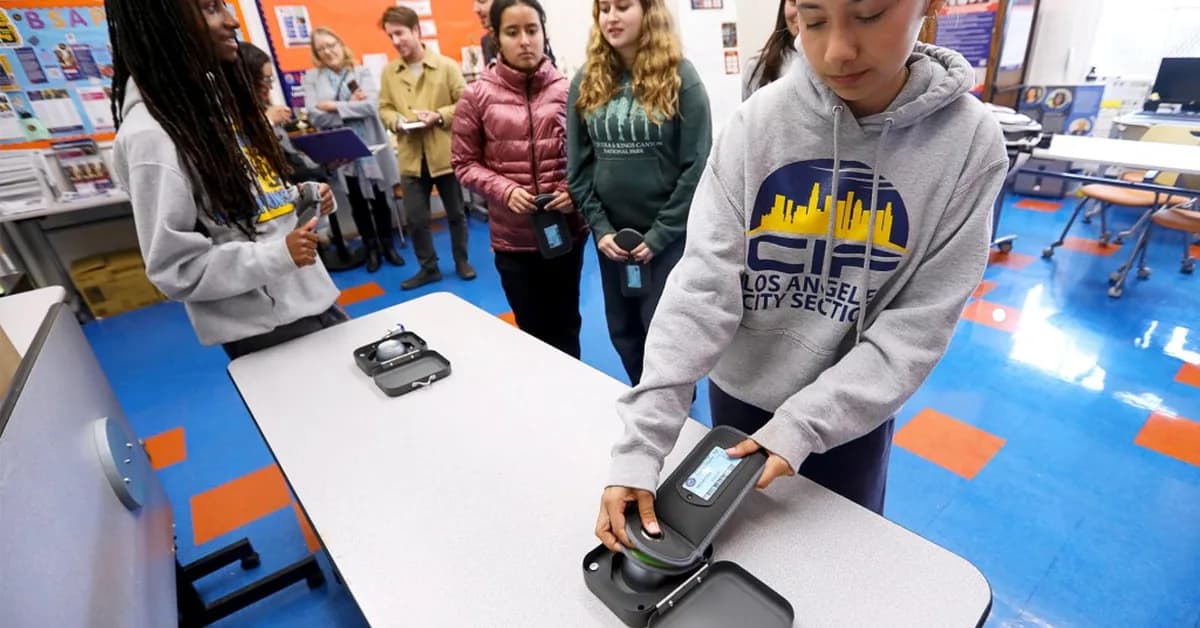 'Commons' Founders Say Phone-Free Schools Rob Kids of Agency