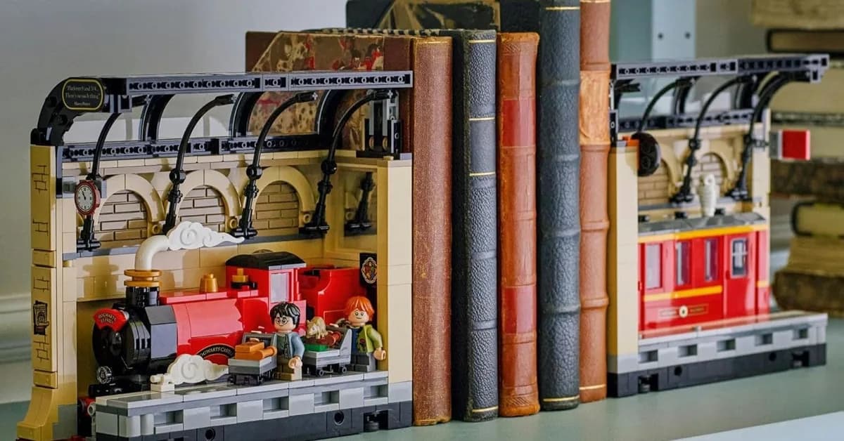 This LEGO Hogwarts Express Book Nook Deal at Amazon Is a Great Harry Potter Gift Idea