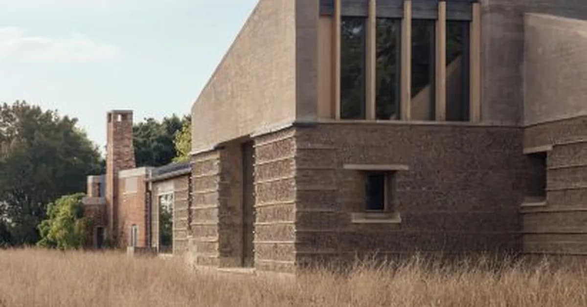 Video reveals process behind Rammed Earth House by Tuckey Design Studio