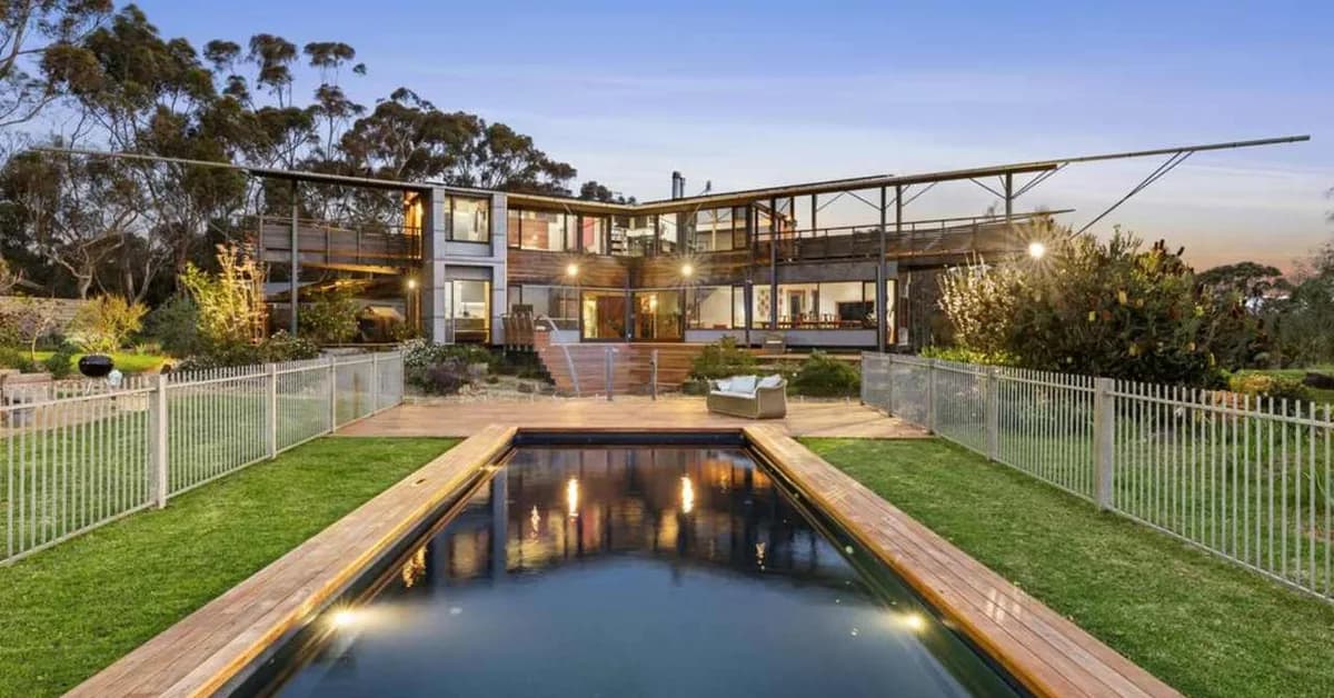 Bayside Curlewis acreage with golf range, tennis court hits market