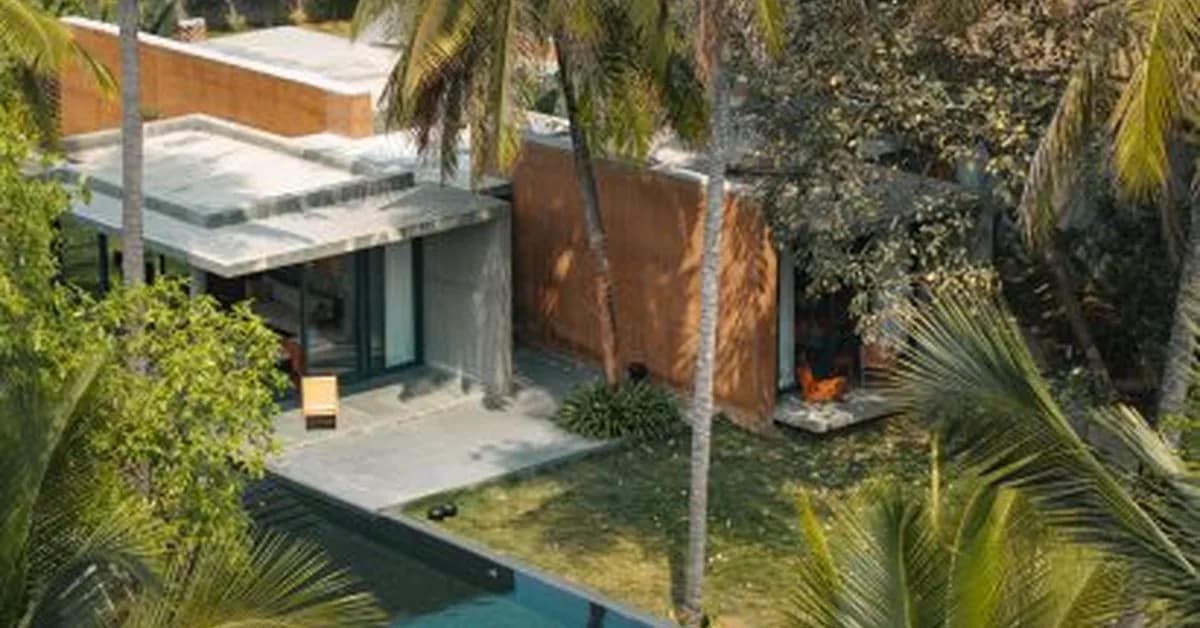Nodecraft Studio arranges Bengaluru farmhouse around poured-earth walls