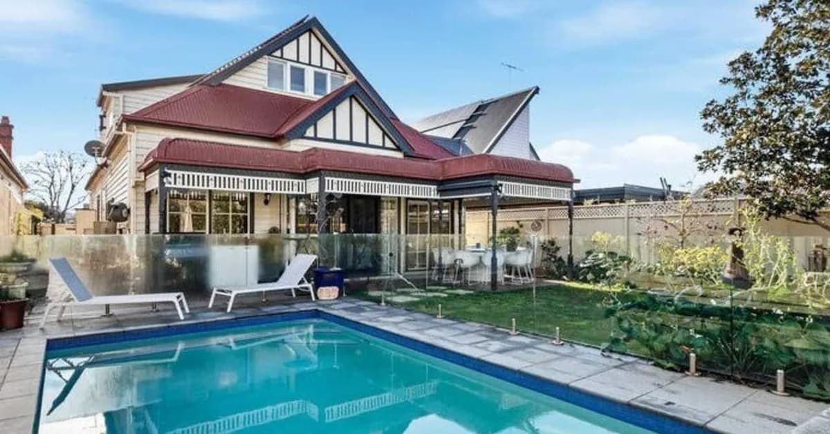 Moonee Ponds buyer pays $1.9m for home then calls her husband