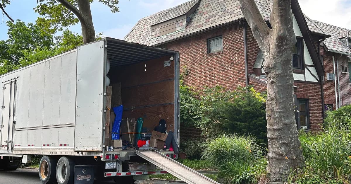 8 Smart, Post-Move Things You Should Do Before You Start Unpacking