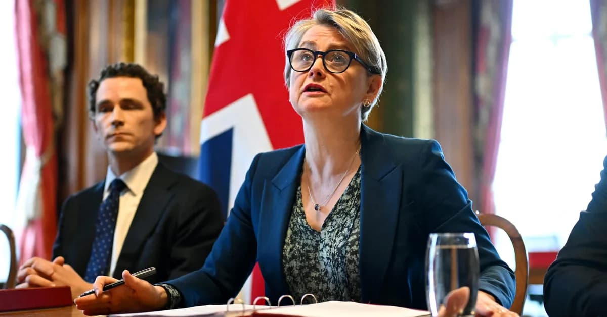 UK foreign minister stresses 'urgent need' to reopen Hormuz strait