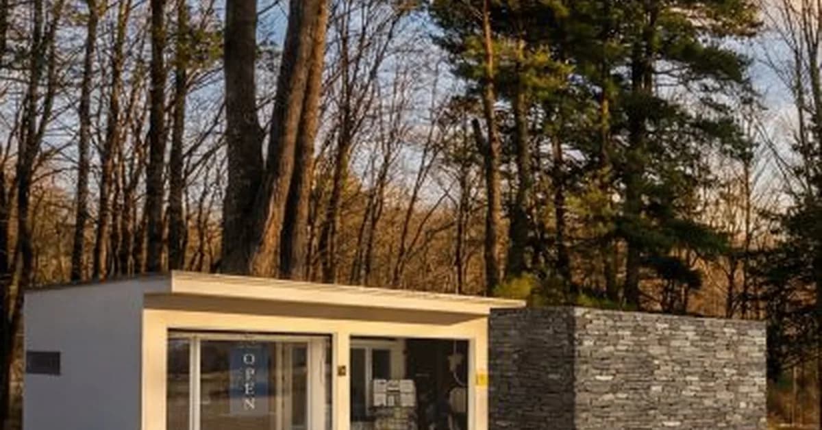 Isabel Strauss wins competition for public bathroom at Gropius House