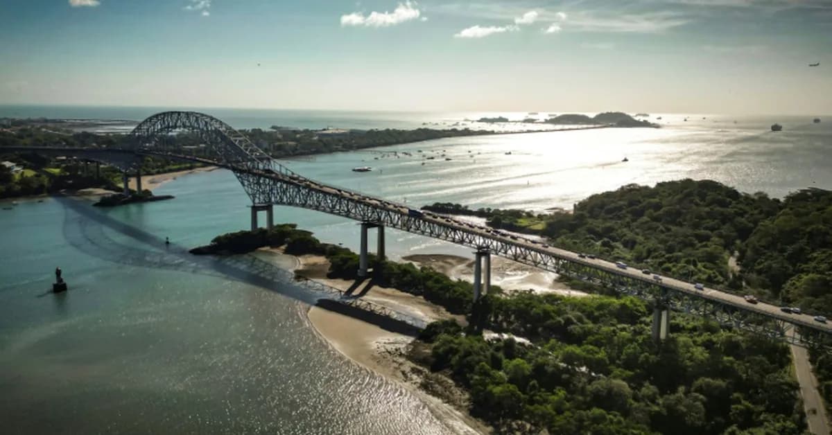 Tanker pays record $5.3 mn to transit Panama Canal: administrator