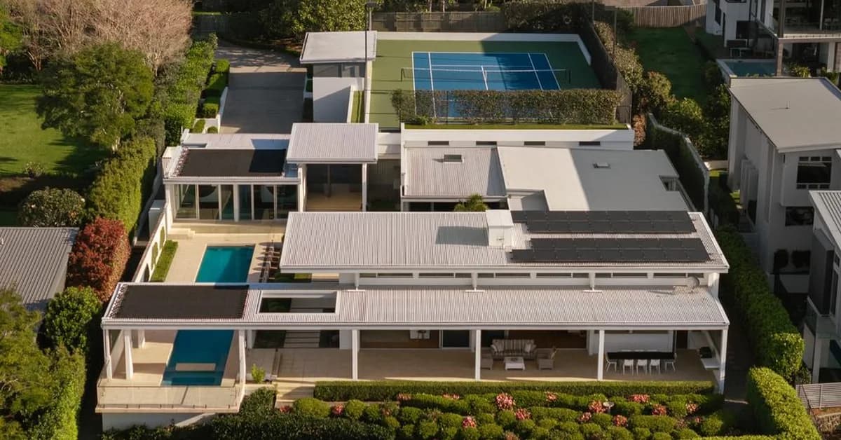 Retired surgeon lists ultra-private Buderim mansion featuring tennis court and beehives