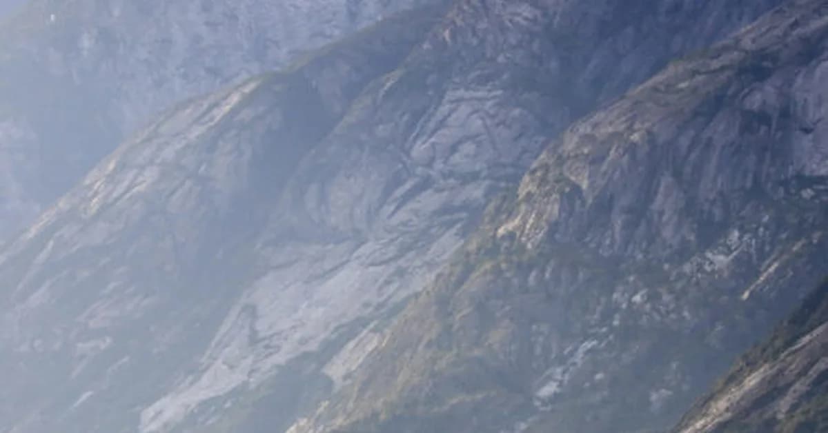 Huge landslide created a 500-meter-high tsunami in a major tourist area