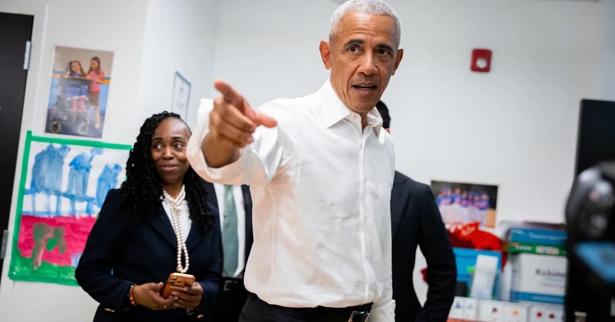 Barack Obama Insists the Government Isn't Hiding Aliens, and 'It Would Leak' if They Were